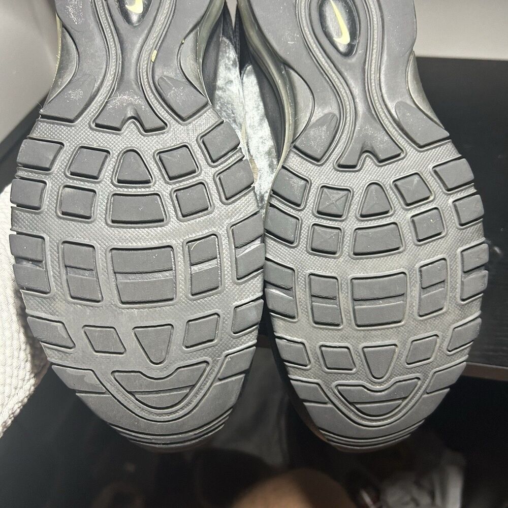 Nike Men's Black Air Max Sneakers - Picture 11 of 13